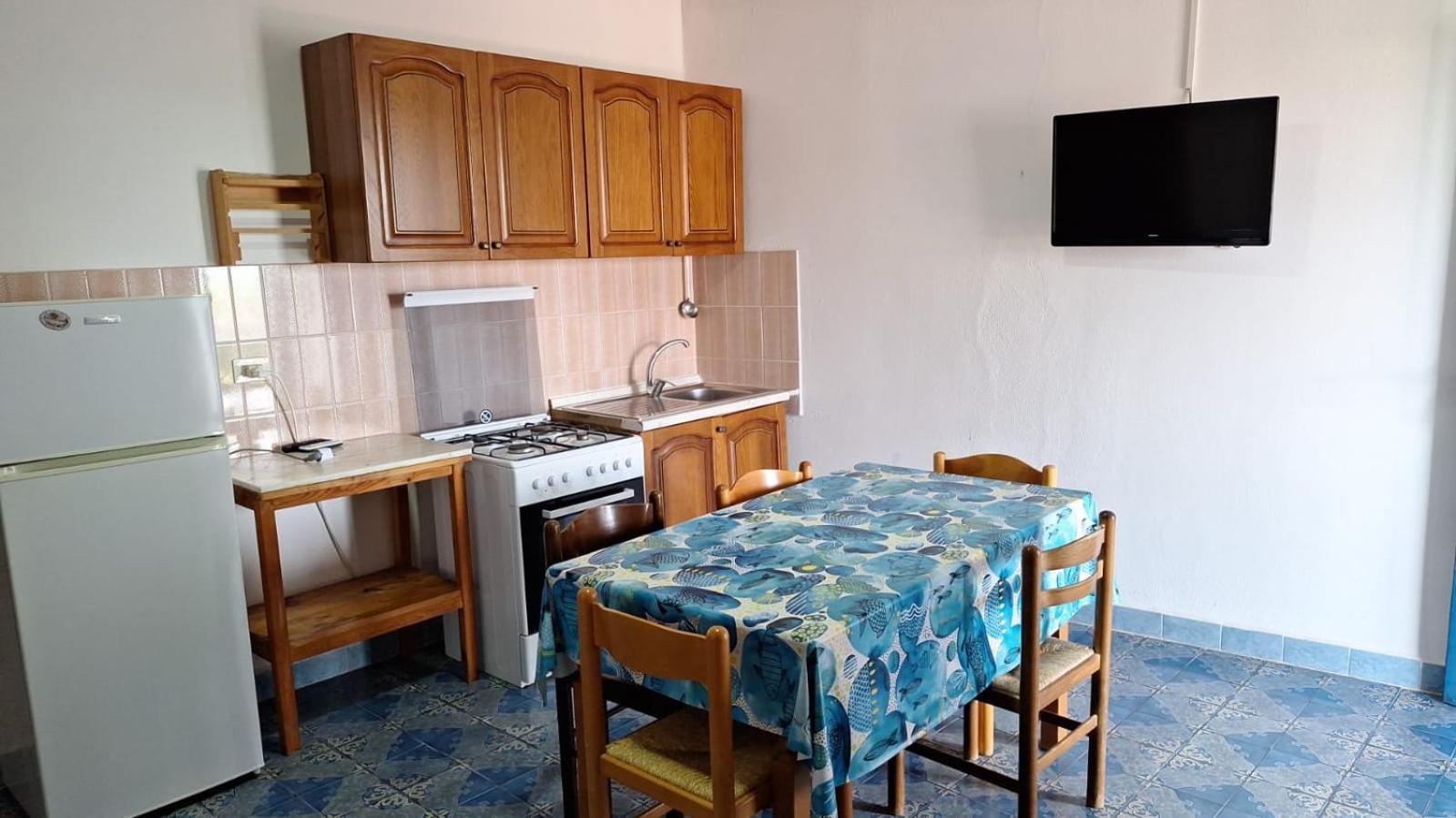 Villaggio Camping La Scogliera Рикаді Екстер'єр фото