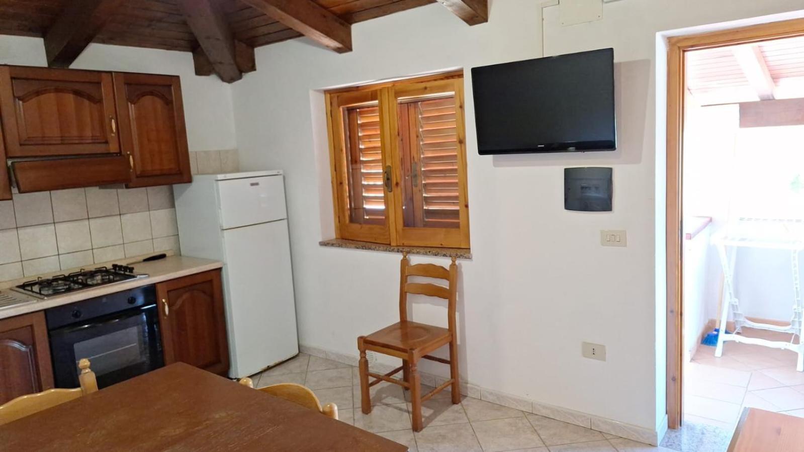 Villaggio Camping La Scogliera Рикаді Екстер'єр фото