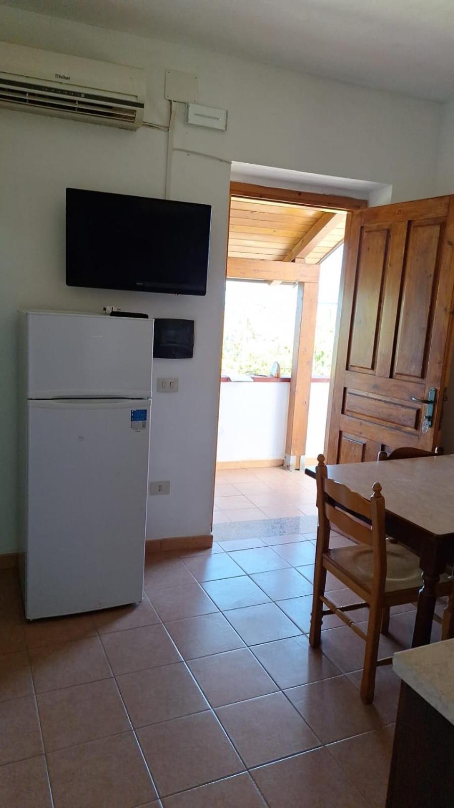 Villaggio Camping La Scogliera Рикаді Екстер'єр фото