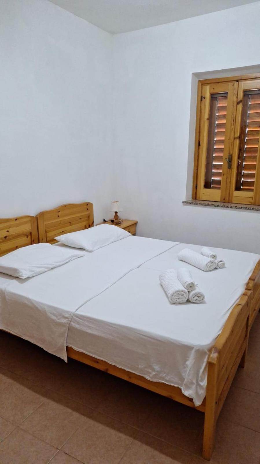 Villaggio Camping La Scogliera Рикаді Екстер'єр фото